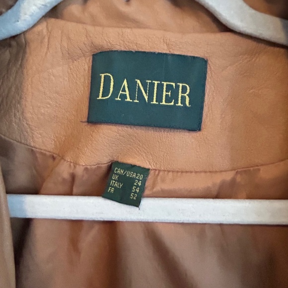 Danier Western Style Leather jacket, Size 20, XL - Picture 7 of 11